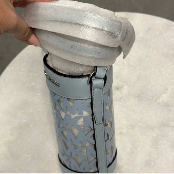 MICHAEL MICHAEL KORS GIFT ABLES35T2SGFN5P PALE OCEAN WATER BOTTLE HOLDER - Picture 2 of 5